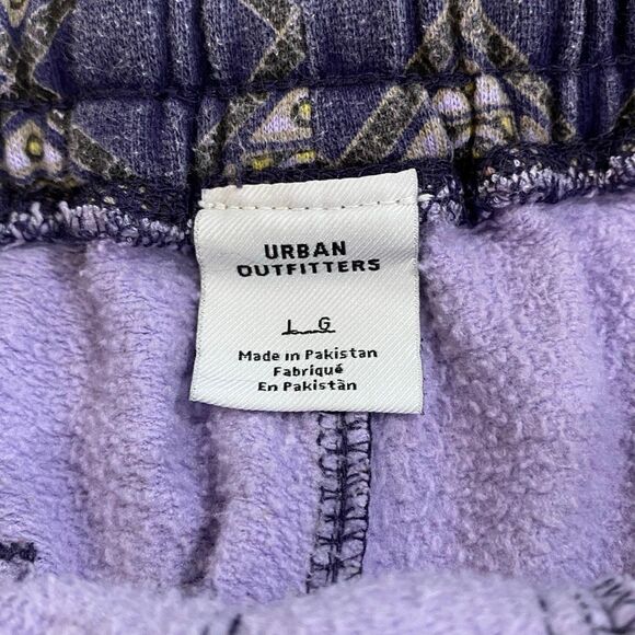 Urban Outfitters Fleece Lined Drawstring Shorts Men’s Size L Purple Geometric Pa - Picture 3 of 8
